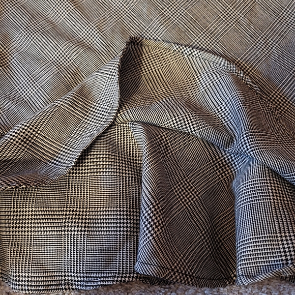 Chaps 100% Wool Skirt Size 16 Black and White Lined Pleated Ruffle Side Zip - Picture 4 of 7